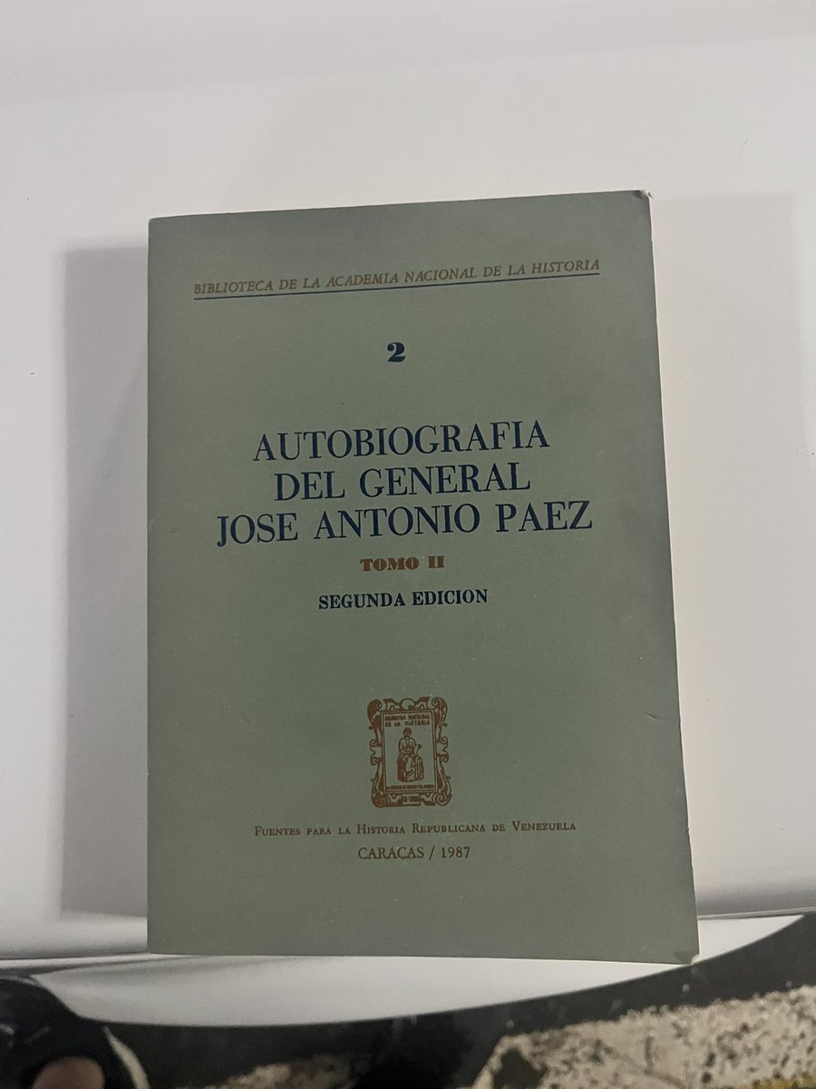 Abujirji's tweet photo. Amigos de Xzuela,recurro a ustedes porque un amigo está vendiendo (a un precio súper pírrico) una cantidad de Libros que a mi parecer superan los 600.

Si están en Caracas y conocen a alguien que los desee porfavor escríbanme por DM

Otra cosa,RT Masivo Please🥺✨ https://t.co/ElYlcYBQW3