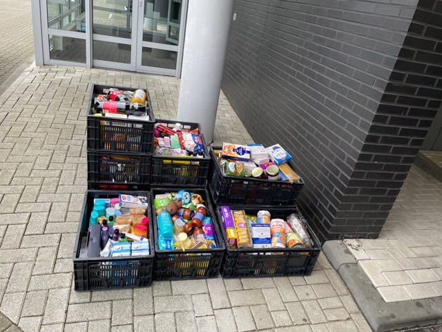 GB Twente heeft een voedselinzameling gedaan onder het personeel met 20 volle kratten als resultaat bedankt allemaal en fijne Paasdagen