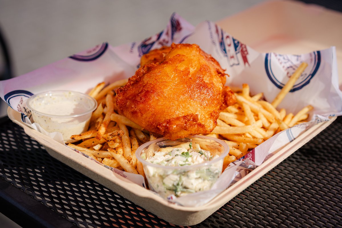 Sunshine, springtime, and delicious features 🦀

Be sure to book us for corporate catering, birthday parties, and holiday events!
--
To see our menu, please visit: bit.ly/4hj3Nnb

📧 ana@fordsfishshack.com to book @fordsOTR for your next event!