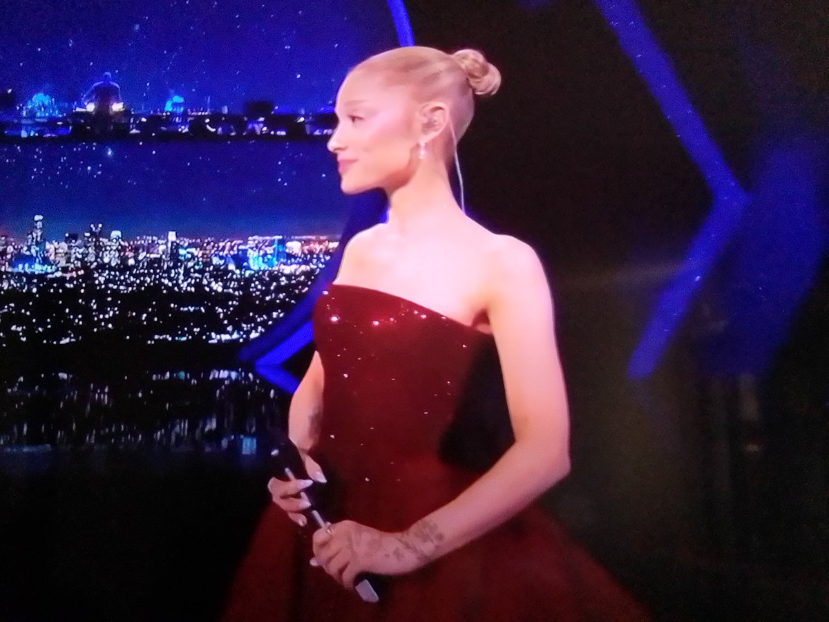 arisqueen108's tweet photo. Ari in red dress ✨ https://t.co/IHRtrdxUBK