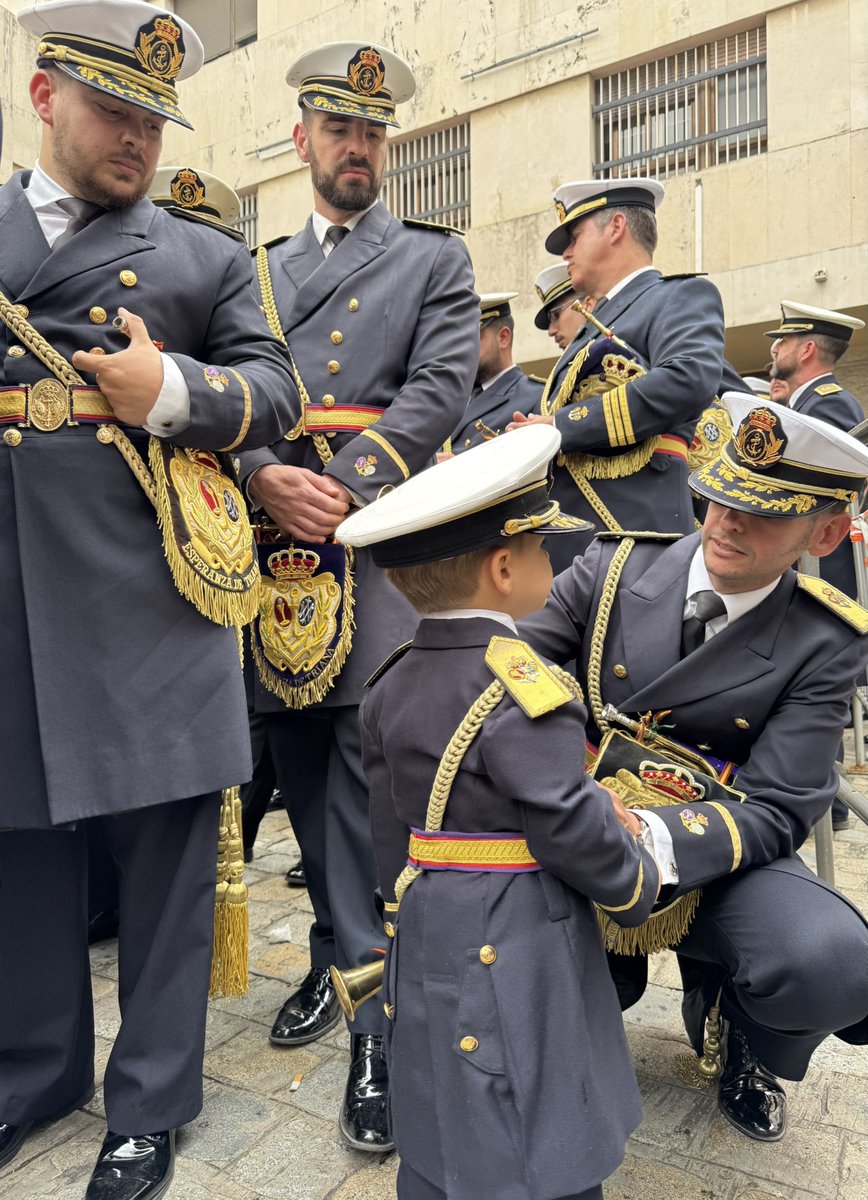 La <a href="/EspDeTriana/">Esperanza de Triana</a> es un sentimiento que se transmite y por lo que veo la cantera de <a href="/3Caidas_Triana/">Tres Caídas de Triana</a> está más que asegurada.