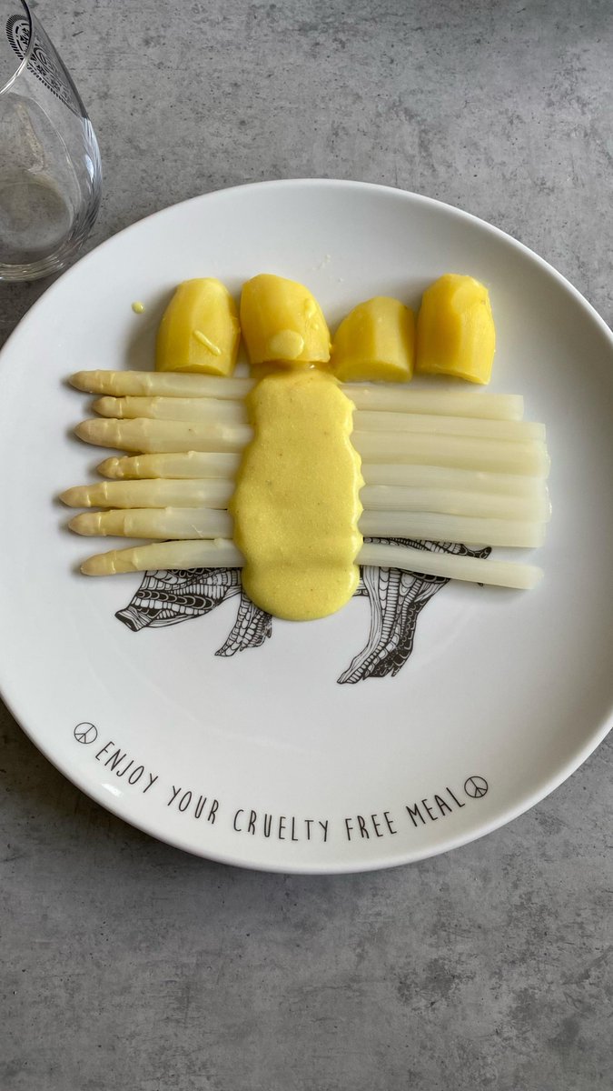 IngridHbn's tweet photo. They’re back in town…
#aspargus #asperges #winnerhoeve #vegan #groenten #lokaal #patatten https://t.co/pFlpJDtNOx