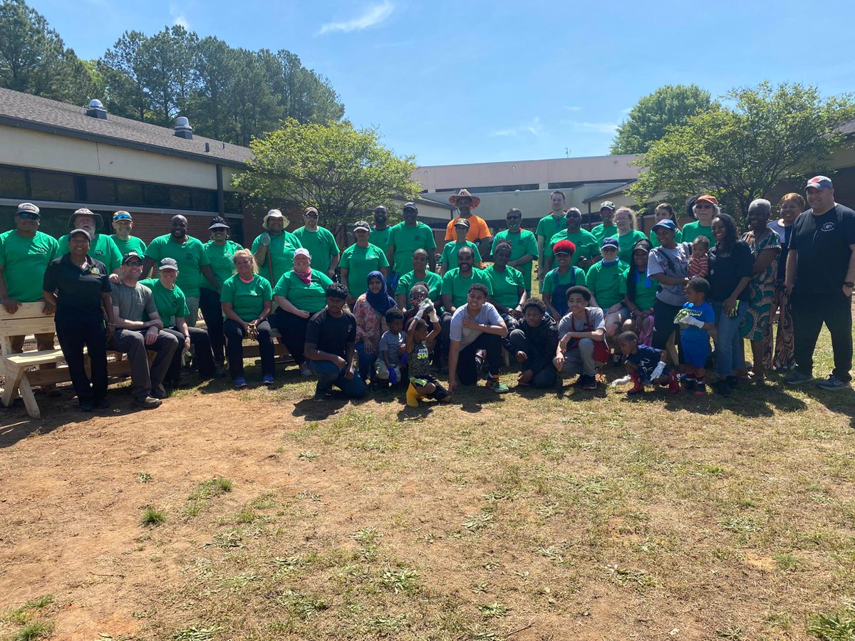 DeborahReese_07's tweet photo. Leadership Rockdale C/O 2025 completed our Legacy Project today - Legacy Gardens will forever be part of Memorial Middle School's STEM Program.. https://t.co/vHksdLST1p