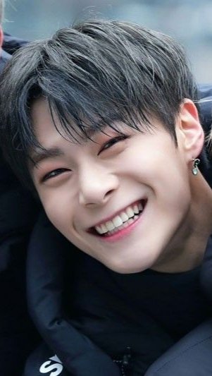 MellyShadow's tweet photo. Time flies, it's already 2025, and I still miss you my Moon, are you doing fine? Today it's sunny and I know you send the beautiful weather 🥰, did you hear the song, which your friends composed for you? The Song is so beautiful ❤️ I will miss you eternally until we meet again. https://t.co/b3ckkhM8OY