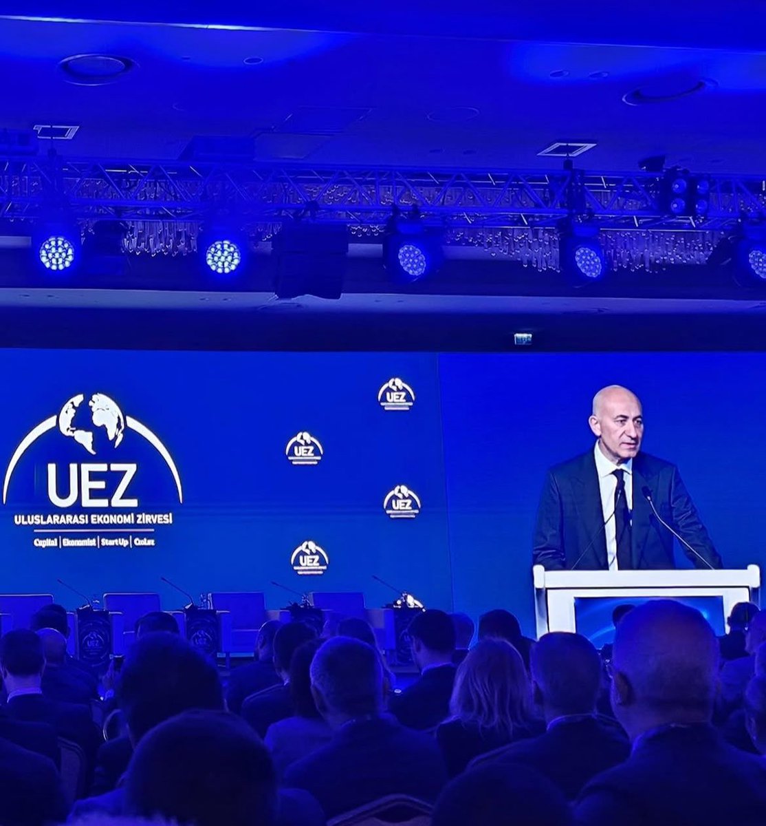 ekonomiticaret's tweet photo. Yatırım Ofisi Başkanı A. Burak Dağlıoğlu, Re-Pie Kurucu Ortağı M. Ali Ergin, Prof. Dr. Hakan Kara ve Almanya’nın 10. Cumhurbaşkanı C. Wulff ile temaslarda bulundu.
ETD Ailesi olarak vizyoner liderlerle görüşmelerimize hız kesmeden devam ediyoruz. https://t.co/3XJ8WHcSQI