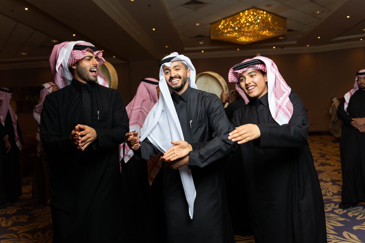 sumo_vrr's tweet photo. ما نصور زواج .. نصنع تحفة تليق بفخامتك! 🎥💙

#تصوير_زواجات_في_قاعة_الفريدة #الرياض #سعوديين #مصوريين https://t.co/q0WEd2qGT6