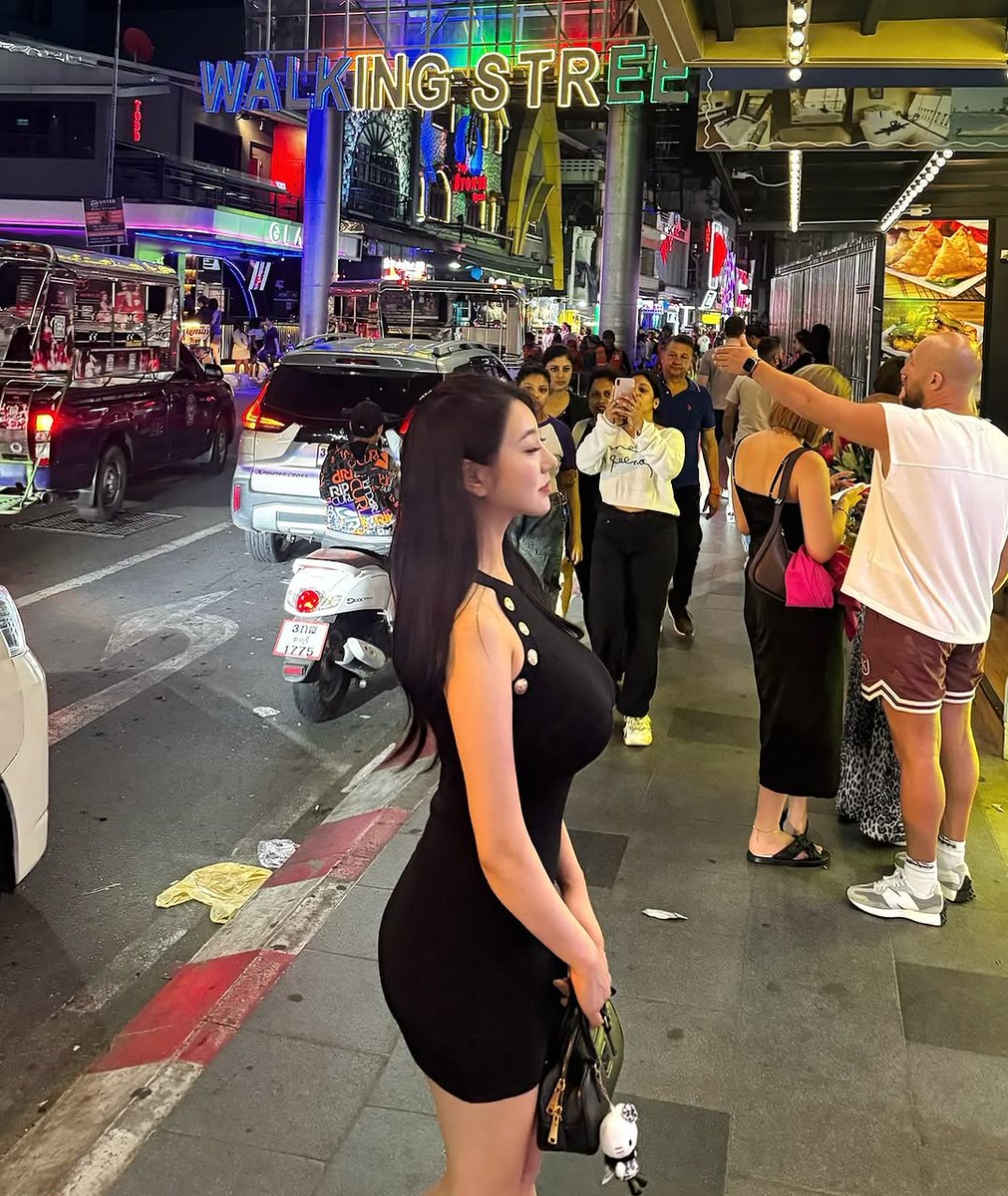 annaliqwer's tweet photo. 和老板在泰国出差
#母狗 #反差婊  #淫荡 #肉便器 #羞辱 #反差 #发骚 #人妻 #大胸 https://t.co/89lwJbfLVW