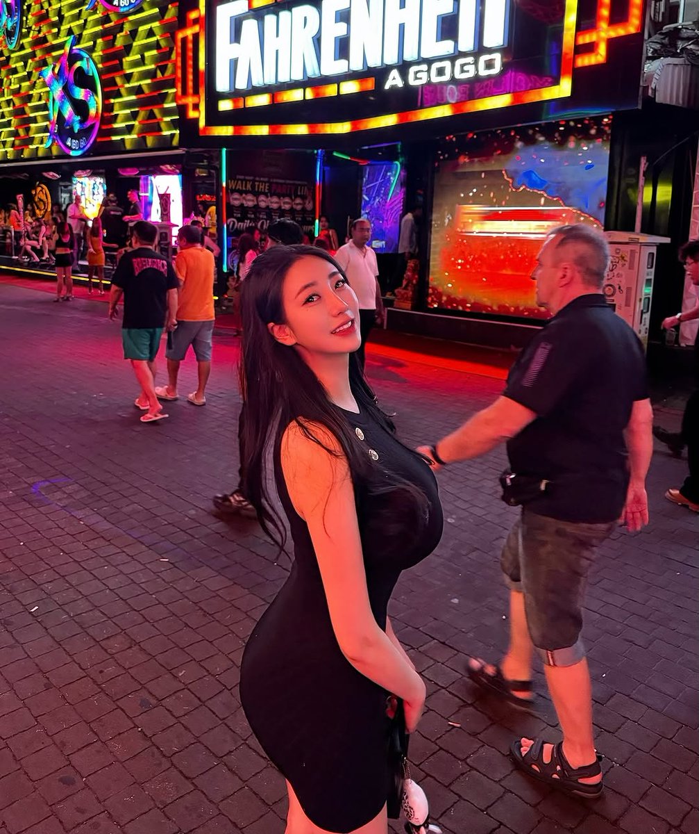 annaliqwer's tweet photo. 和老板在泰国出差
#母狗 #反差婊  #淫荡 #肉便器 #羞辱 #反差 #发骚 #人妻 #大胸 https://t.co/89lwJbfLVW