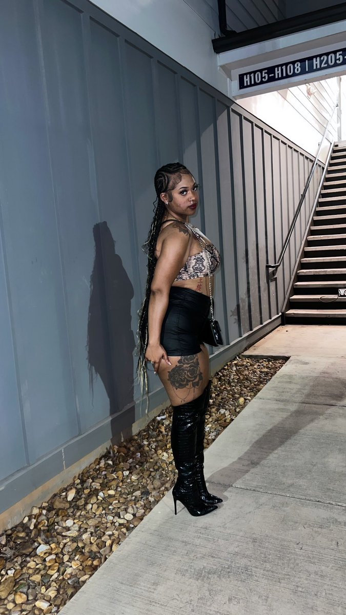 jademilan28's tweet photo. The view is 10/10💋 https://t.co/Cvrh0ccMUG
