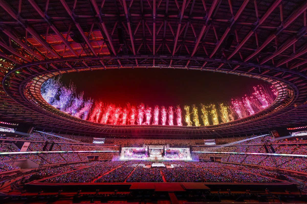 oricon's tweet photo. Snow Man、STARTO初の新国立競技場でライブ開催☃️

目黒蓮、ラウールらが涙💧「連れてきてくれてありがとう！」
https://t.co/1rtLF20jHX

監修は松本潤❗️ド派手演出の連続✨フィナーレは花火3000発【ネタバレレポ詳細】
https://t.co/HJhcKNYFZG

 #SnowWorld https://t.co/1s6ecb0Nm6