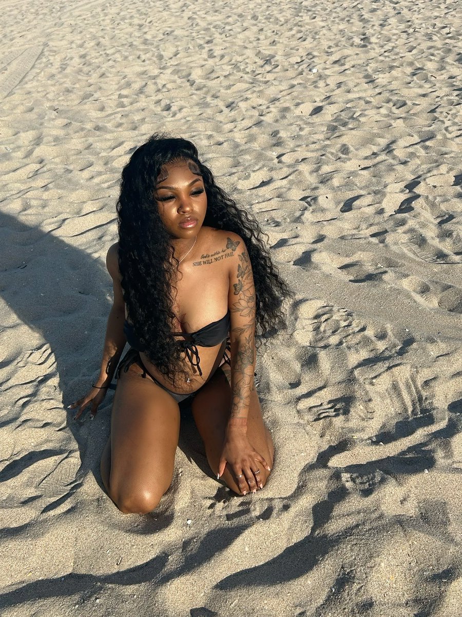 imjaniya_'s tweet photo. listen listen listen I luv miami👄 https://t.co/8RRLRgITU0