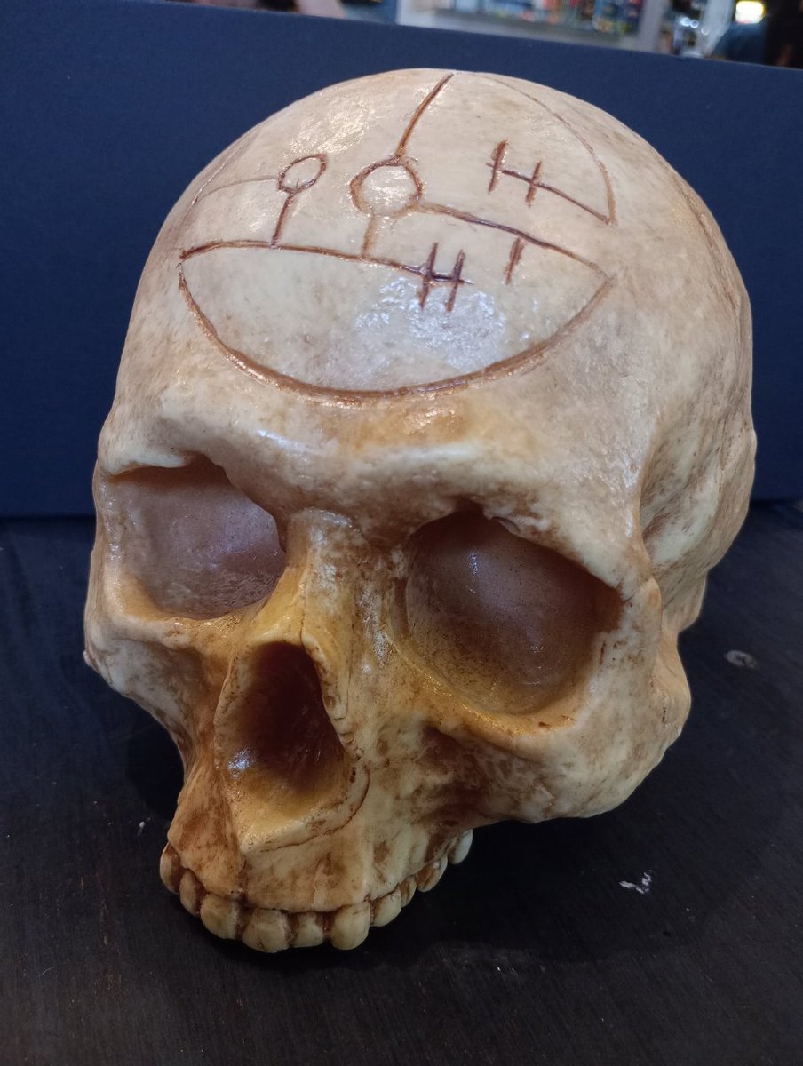 Блогерам разослали вот такие черепа для пушки-черепушки из DOOM: The Dark Ages.

Сделаны они из белого шоколада: слишком красивые, чтобы их кушать и слишком недолговечные, чтобы вскоре не испортились

Именно такая неотвратимость судьбы на английском языке и называется словом doom