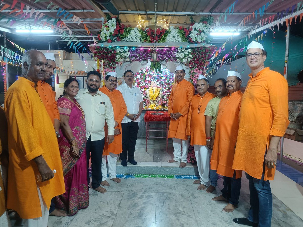 sanjay_waghule's tweet photo. गणपती बाप्पा मोरया!

ठाणे, घोडबंदर रोड परिसरातील कासारवडवली येथील पारिजात गार्डन्स को. ऑप. हाउसिंग सोसायटी लि. आयोजित श्री गणेश मंदिराच्या १७ व्या वर्धापन दिन सोहळ्या निमित्त उपस्थित राहून दर्शनाचा लाभ घेतला.

आयोजक मंडळींच्या उत्तम व्यवस्थापनाबद्दल व सेवाभावाबद्दल मनःपूर्वक आभार!

यावेळी माझ्यासोबत श्री. राकेश चौघुले, श्री. जितेंद्र धाकाने उपस्थित होते.

@narendramodi @JPNadda @AmitShah @Dev_Fadnavis @Devendra_Office  @TawdeVinod @cbawankule @SMungantiwar @Pankajamunde @NaikSpeaks @RaviDadaChavan @BJP4Maharashtra @BJPforThane @BJP4India

#SanjayWaghule #SanjayWaghule4Thane #SanjayWaghuleForThane #bjpthane #bjp4maharashtra