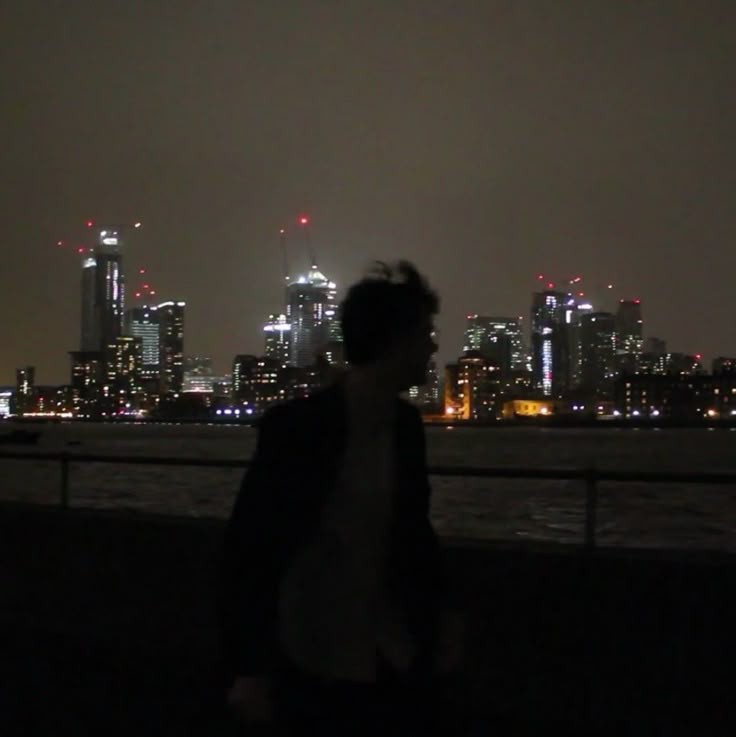 🎸🥀🌃