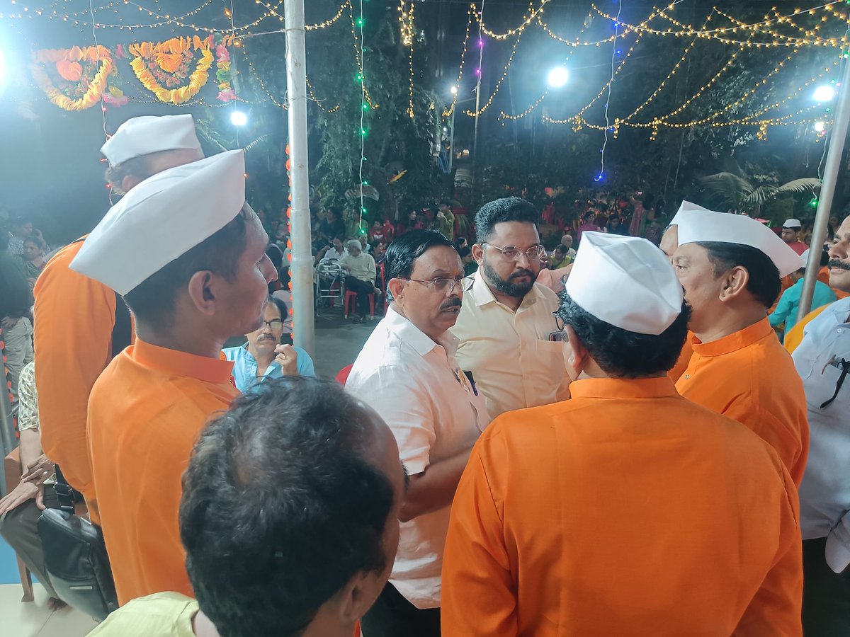 sanjay_waghule's tweet photo. गणपती बाप्पा मोरया!

ठाणे, घोडबंदर रोड परिसरातील कासारवडवली येथील पारिजात गार्डन्स को. ऑप. हाउसिंग सोसायटी लि. आयोजित श्री गणेश मंदिराच्या १७ व्या वर्धापन दिन सोहळ्या निमित्त उपस्थित राहून दर्शनाचा लाभ घेतला.

आयोजक मंडळींच्या उत्तम व्यवस्थापनाबद्दल व सेवाभावाबद्दल मनःपूर्वक आभार!

यावेळी माझ्यासोबत श्री. राकेश चौघुले, श्री. जितेंद्र धाकाने उपस्थित होते.

@narendramodi @JPNadda @AmitShah @Dev_Fadnavis @Devendra_Office  @TawdeVinod @cbawankule @SMungantiwar @Pankajamunde @NaikSpeaks @RaviDadaChavan @BJP4Maharashtra @BJPforThane @BJP4India

#SanjayWaghule #SanjayWaghule4Thane #SanjayWaghuleForThane #bjpthane #bjp4maharashtra