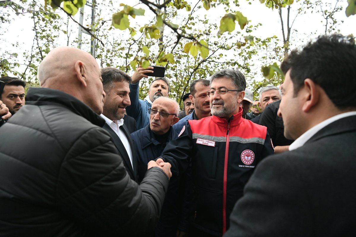 👨‍🌾 Bahçe yalnızca ürün vermez, umudu da yeşertir. Bizim işimiz de bu umudu yaşatmak.

📍 Ordu’da, zirai don nedeniyle fındık bahçesi zarar gören Kadir amcamızı ziyaret ederek geçmiş olsun dileklerimizi ilettik.

🌿 Üreticimizin sigortası olmasa da, eğer Çiftçi Kayıt Sistemi’ne