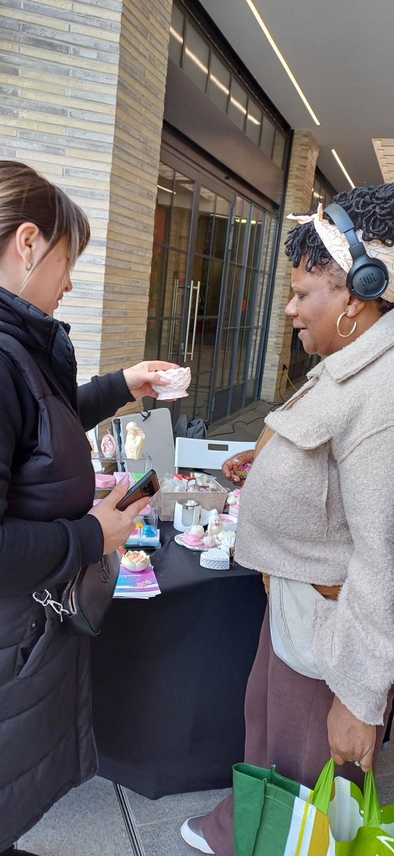 LarisaZilickaja's tweet image. #newhamlocalbusiness 
#womensupportingwomen 
#supportinglocalbusiness 🎉🎉🎉
Daniela Simion , a mum of two children, started her own business 👏👏👏
Amazing candles of different scents,  soaps for all types of skin. Beautiful presents for various occasions 👍