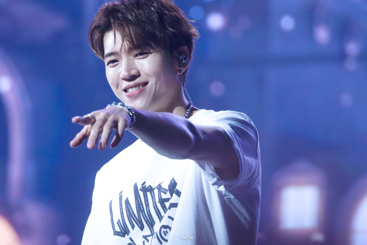 IfntNe's tweet photo. 20250413 <LIMITED EDITION > in Seoul Encore 

🐶🫳🏻🫳🏻

#인피니트 #INFINITE #남우현 #우현 #NAMWOOHYUN #woohyun #LIMITED_EDITION #LIMITED_EDITION_ENCORE https://t.co/BB5s7bYty3