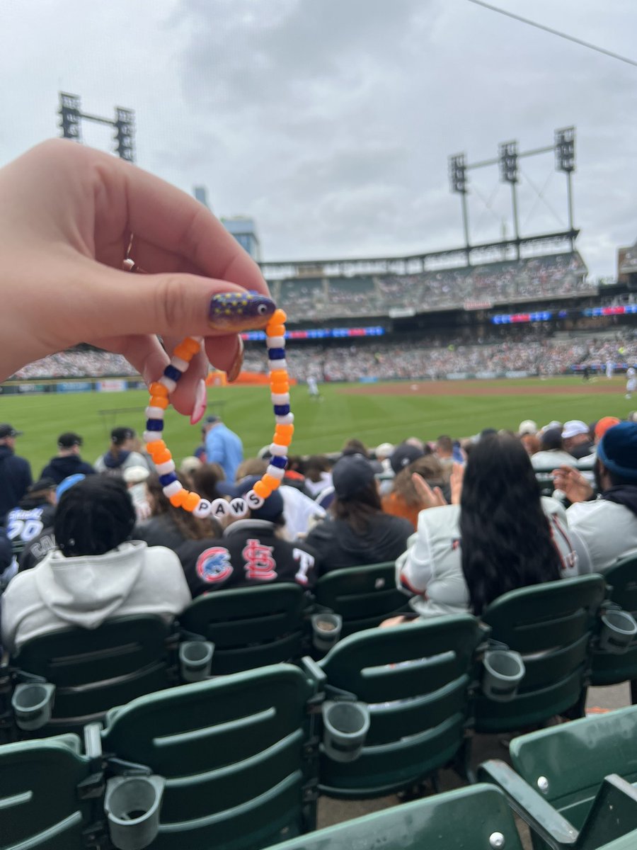 <a href="/PAWSDetroit/">PAWS</a> i am in section 140 dressed as a hot dog and i REALLY want a picture with you! I also made you a friendship bracelet!!