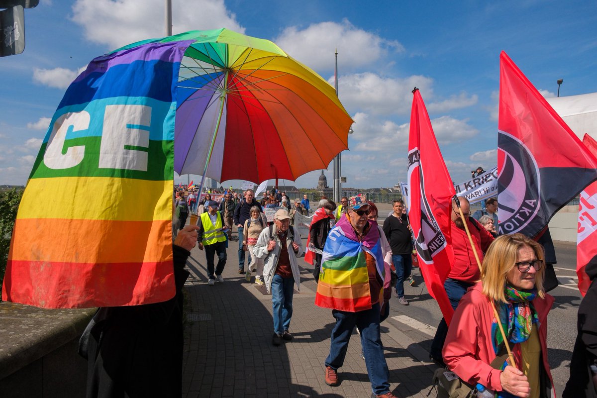 juliusmortsi's tweet photo. Germany, Mainz: Demonstrators march in the city of Mainz for a world free of war, military, and violence. (Credit: © Julius Mortsi/ Zuma Press)
@juliusmortsi
#EasterMarch #Mainz #Germany https://t.co/Pm81EHsrfN