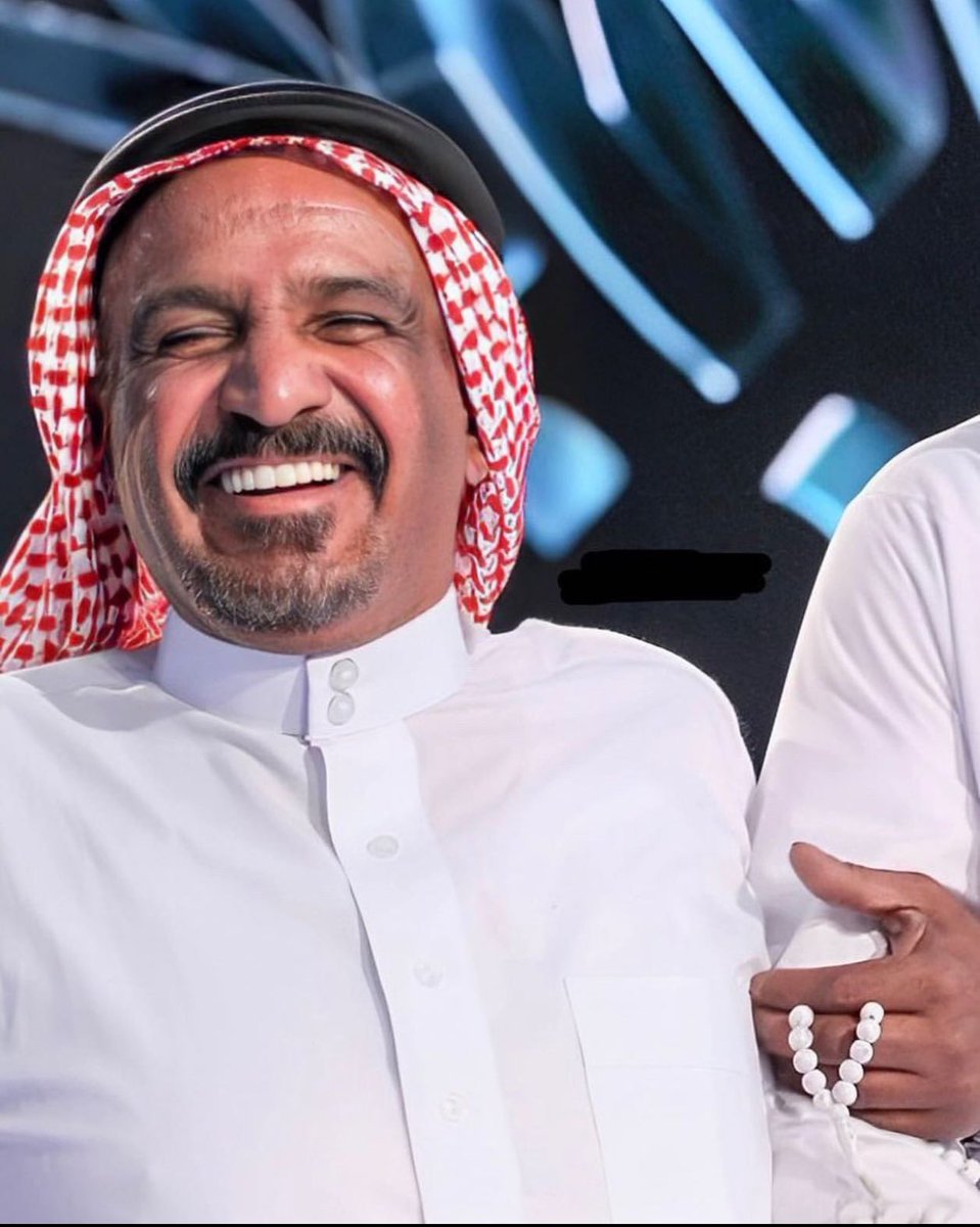 يمثلني جداً بيت ابن جدلان لمّا قال :

«كثر ما حن صدري للونيس و كثر ما درهمت
—فجر صدري حنيني و اتعب الأقدام درهامي»

وش تحفظون لصاحب هالوجه البشوش؟