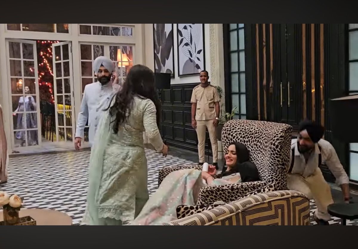 anjali902's tweet photo. Already missing them so much😥 Great team🥺 #IssIshqKaRabbRakha https://t.co/JJv7wUjYlM