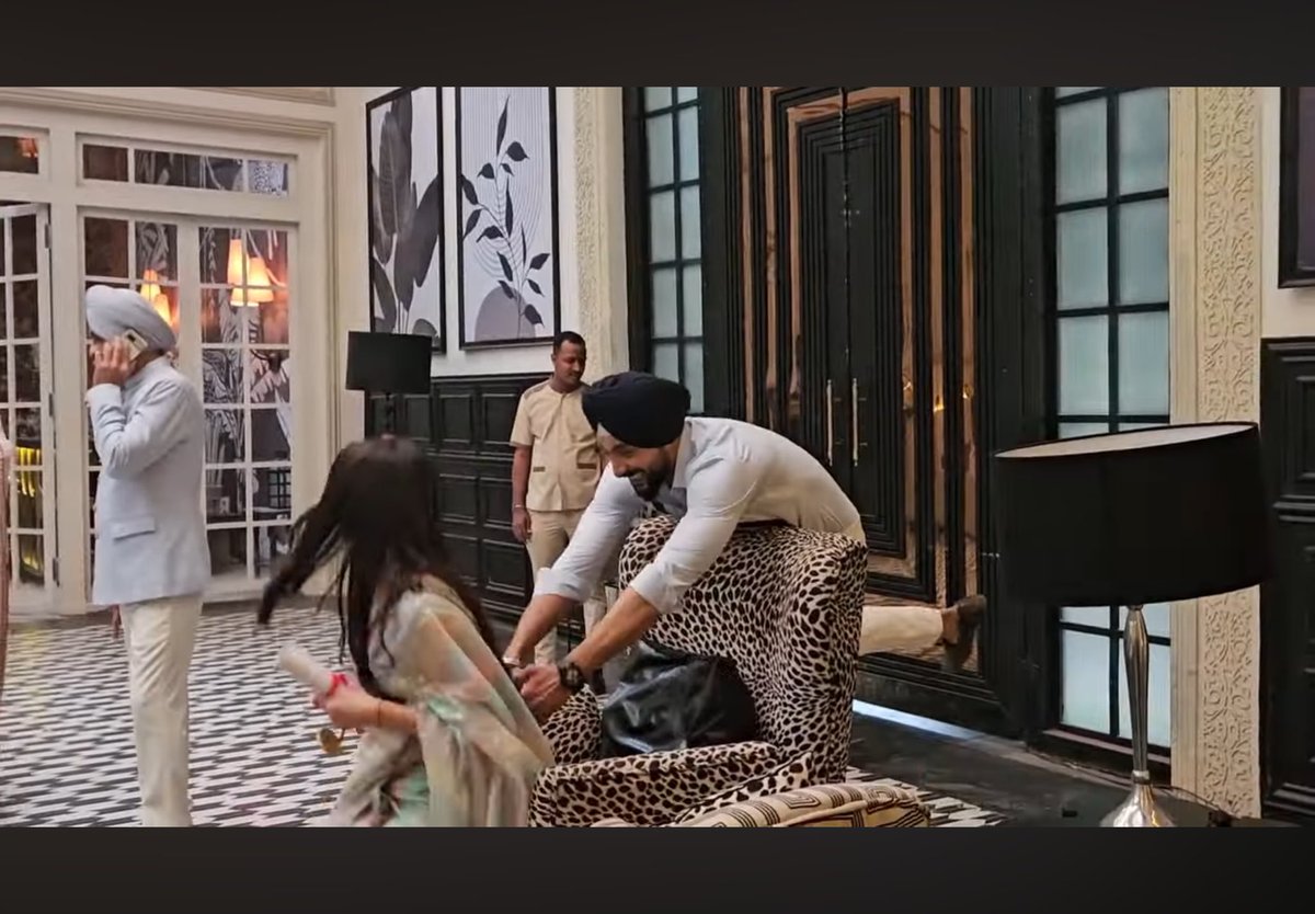 anjali902's tweet photo. Already missing them so much😥 Great team🥺 #IssIshqKaRabbRakha https://t.co/JJv7wUjYlM