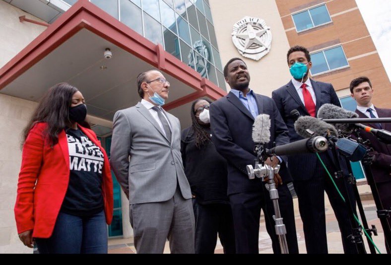 TexasPatriot_27's tweet photo. @LauraLoomer She’s sidled up to that slug, @niquealex who’s making bank off of Austin Metcalf’s murder. #KarmeloAnthony #DominiqueAlexander. Grifters gonna grift. https://t.co/pGAhT817Sq