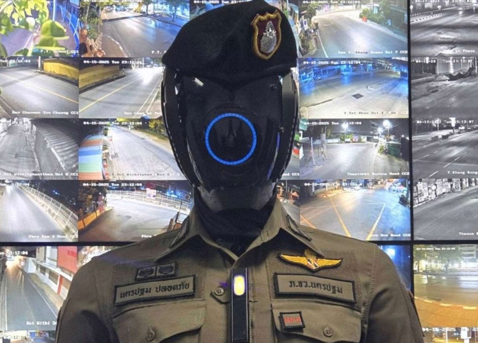 NextMetropolis's tweet image. #Thailand has introduced its first #Robocop - an AI-powered #policerobot, dubbed AI Police Cyborg 1.0, to enhance public safety. The robot features 360-degree cameras and AI for processing live data from drones and CCTV. With facial recognition, it spots high-risk individuals.