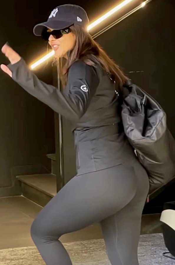 Go6gBwUX0AEzueP?format=jpg&name=900x900