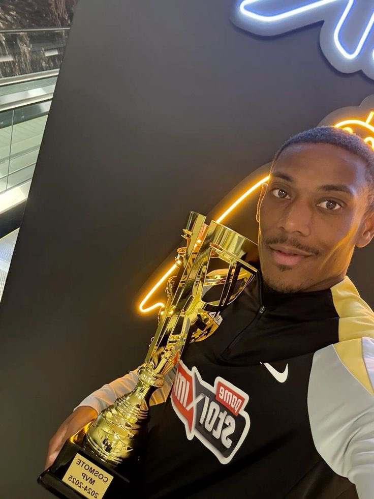 centralmartial1's tweet photo. Anthony Martial na temporada 24/25:

🏟️22 jogos
⚽️9 gols
🅰️2 assistências 

Retornando ao bom futebol. https://t.co/wrdNaal7Vr
