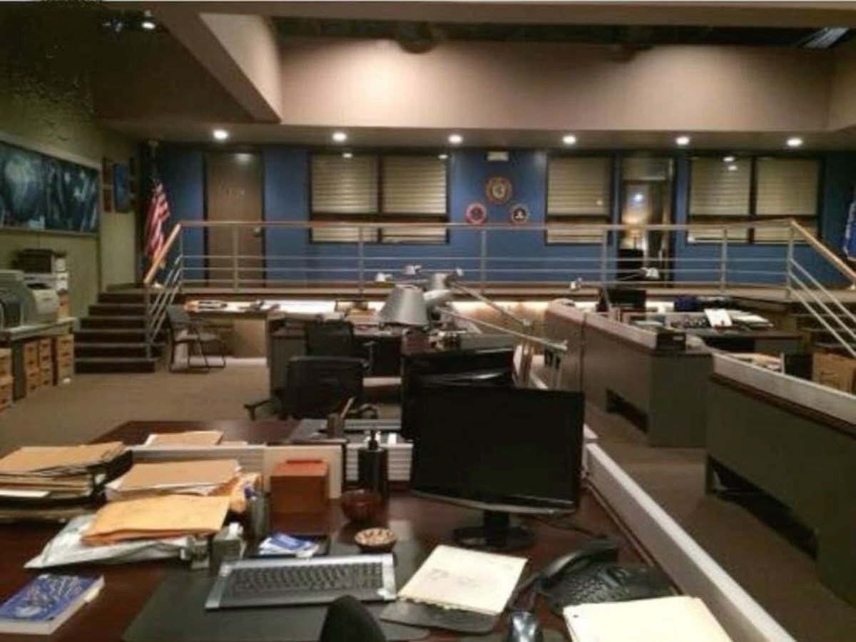 🗂️𓂂　　　　"　　　　◞◟  )  

　　　   　jj　  　*ₒᵤ*　    lori  𓈒
      (╬`  ´)｡     caregiver      ❜      
                    noncom