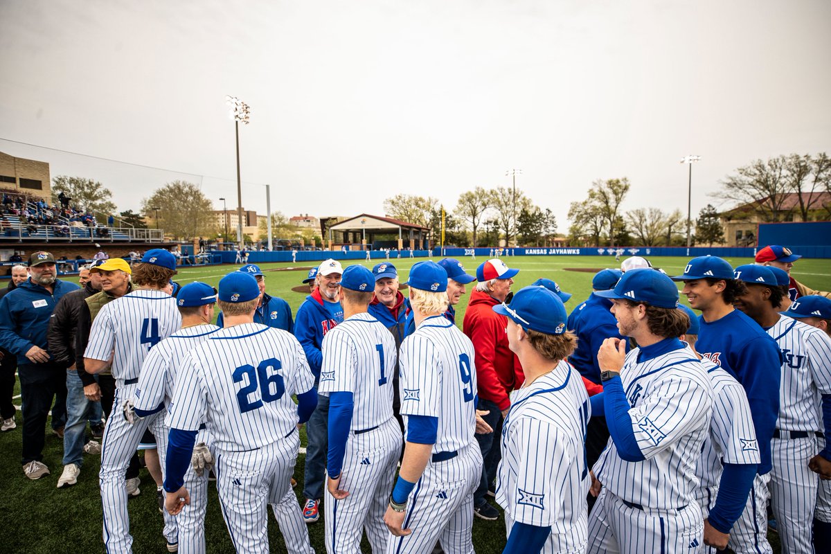 Welcome back to Hoglund Ballpark, Kansas Baseball Alumni 👏

#RockChalk