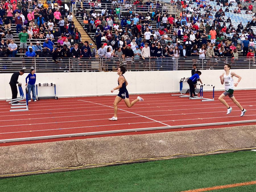 🚨NEW SCHOOL RECORD🚨 Dylan Grzywinski takes third place in the 800M race this morning with a time of 1:55.38!!