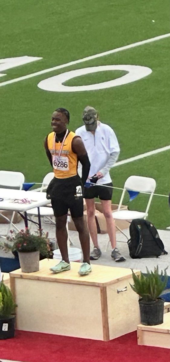 CoachFleen's tweet image. 1st Place in the Region in the 400! Congrats @_DJ_Page ! Way to Rep The Rabbits! #AKR