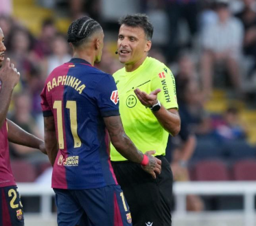 Cr7stianismo_'s tweet photo. 🚨HILO:

Todos los ROBOS del Barcelona en el partido de hoy contra el Celta de Vigo.

Si podéis apoyar, os lo agradezco🙏 https://t.co/tLwSD4kANH