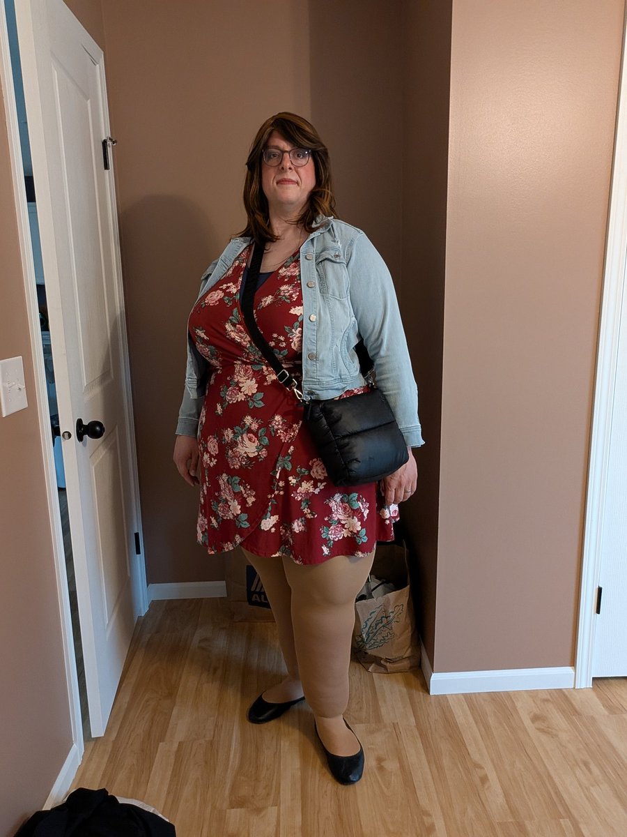 eggroll52's tweet photo. Spring has sprung 🌷🪻🌻

Another successful outing, this time with a different new friend in a different new city! We had a great time talking and getting to know each other in person despite the heat nearly wiping me out 🥵 I think 75 degrees might be my limit 😆 https://t.co/2FwBU0tmWY