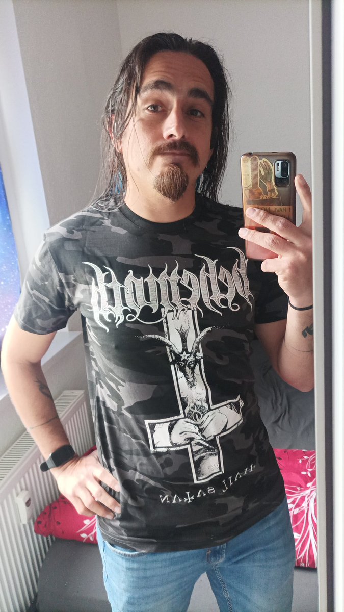 La última camiseta adquirida en the unholy trinity #Behemoth #HailSatan