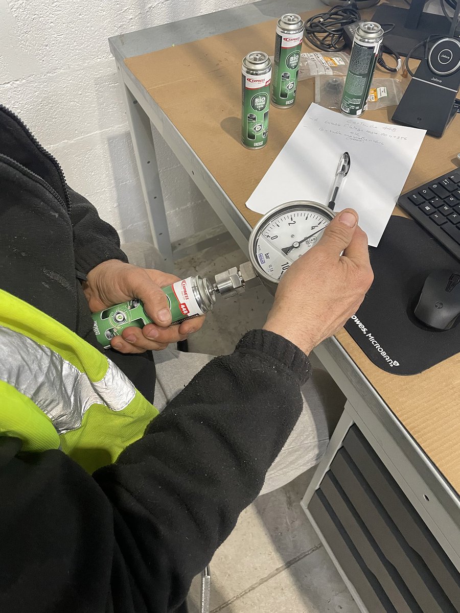 🔧 Nouvelle cartouche Express Ref. 448 : 26 % de #biopropane 🌱
✅ Même performance
✅ Compatible avec toute la gamme
🟢 ~20 % de CO₂ en moins
Une innovation en ligne avec notre #ferdecouvreur à hydrogène !
#EnergiePropre #TransitionÉnergétique #ExpressTools