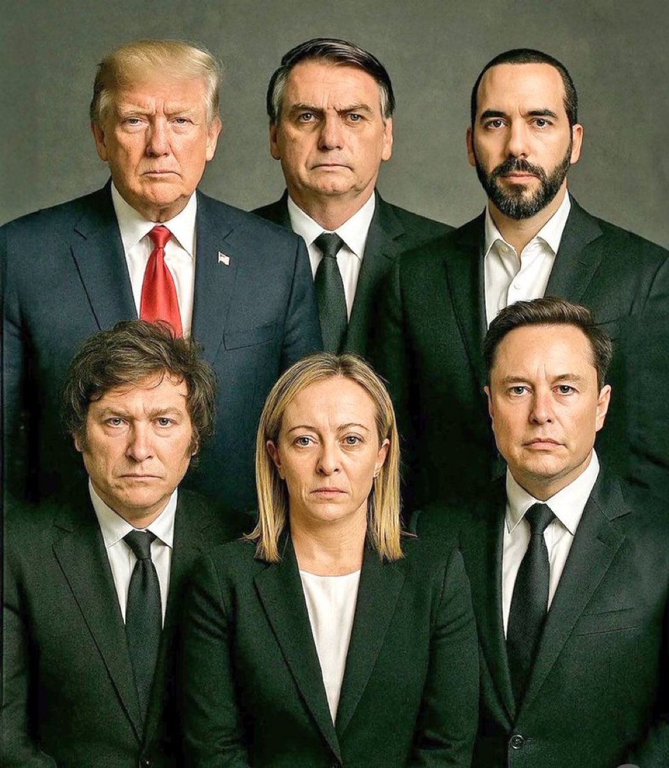 IvankaNews_'s tweet image. Drop a ♥️, if you support this team!