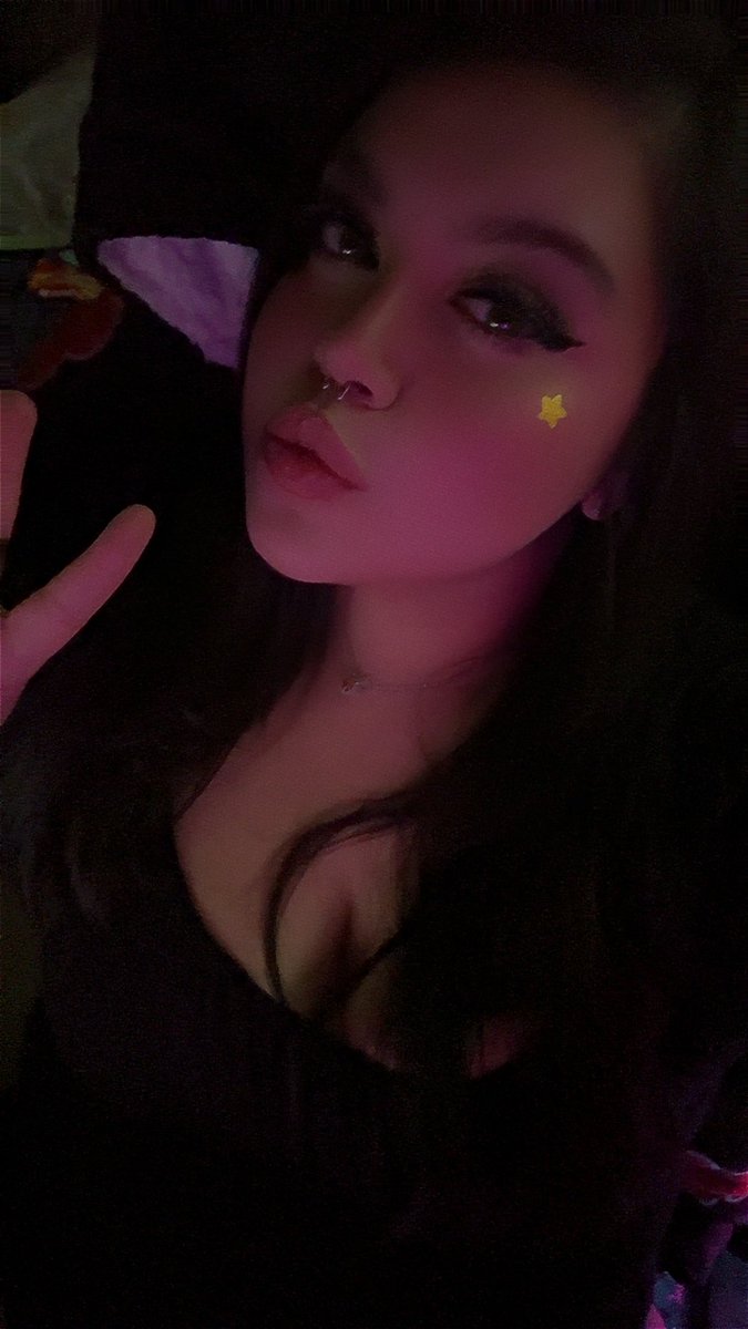 Ignore the pimple star sticker but I was kid free for the first time in MONTHSSS