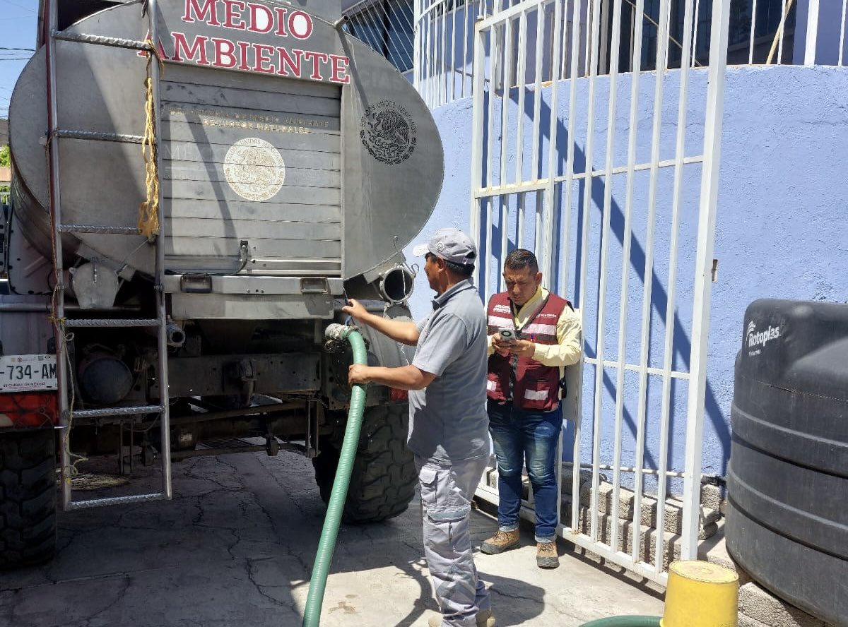 h_conexion's tweet photo. 🔴 #Alerta l Más de 600 mil litros de agua han sido distribuidos en El Chamizal #Ecatepec por #SAPASE y #CONAGUA para atender el desabasto que aqueja a la zona desde hace 3 años 💧 Toda la información aquí 👇🏻
https://t.co/IoAIMoYepr https://t.co/xUtL22IwBH