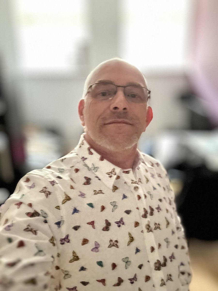 ShaunAshmore2's tweet photo. Fly like a butterfly ๐ฆ off out out do t wait up ๐ #outout #Leeds #butterfly #thiscouldgetmessy https://t.co/01Iqro3C5y