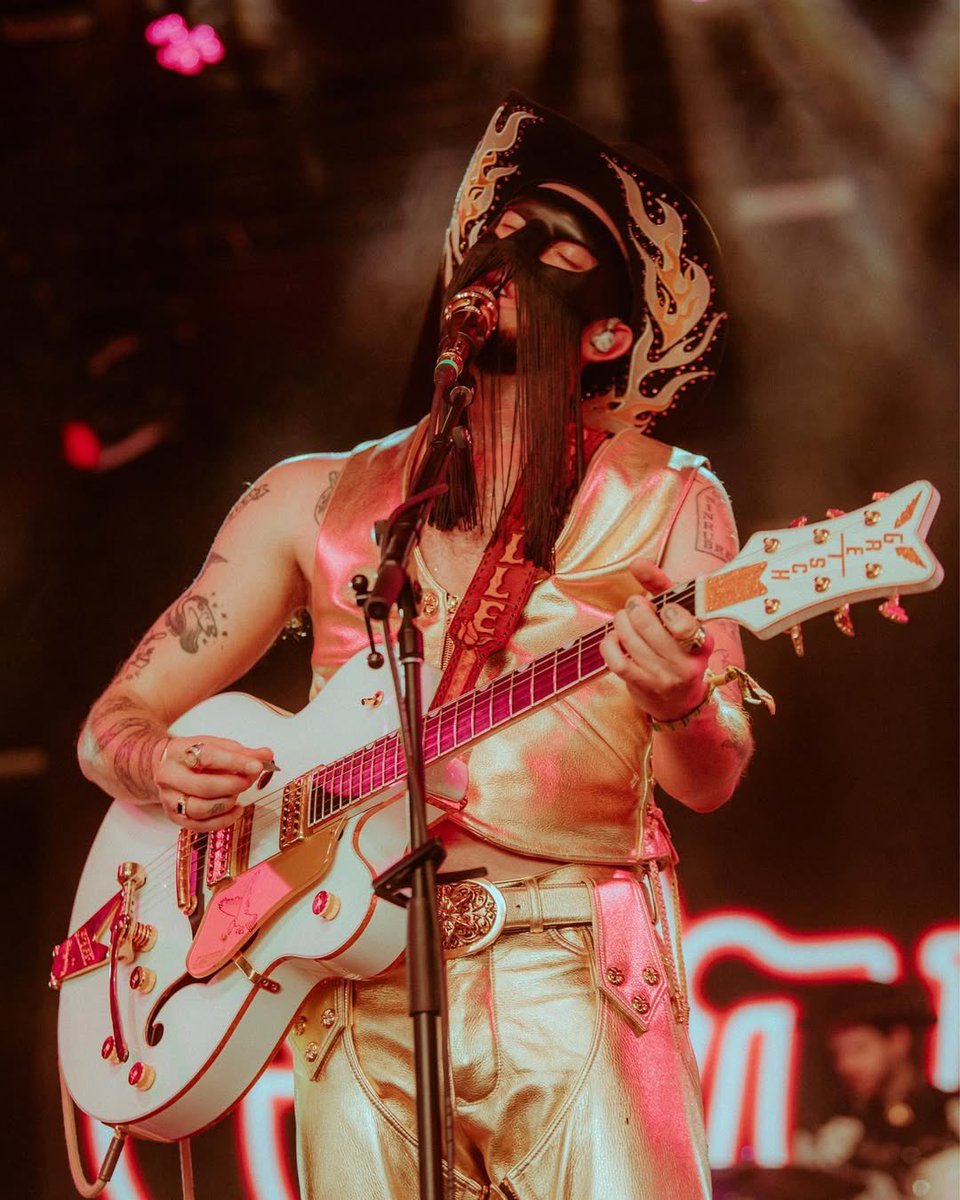 OrvilleUpdates's tweet photo. Thinking about Orville’s 2022 Coachella set. 🤎 #orvillepeck #coachella 

📸: theholymountain via IG. https://t.co/Yr0jJGM5em
