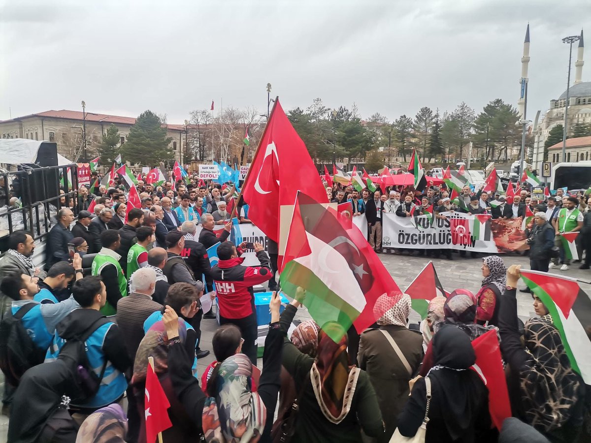 EyceIbrahim's tweet photo. "Gazze ölüyor, Ayağa kalk" Sloganıyla, Sivas yine ayaktaydı. Emeği geçen, katılım sağlayan herkese teşekkür ediyorum 
Allah razı olsun. https://t.co/K4kl2TVYKT