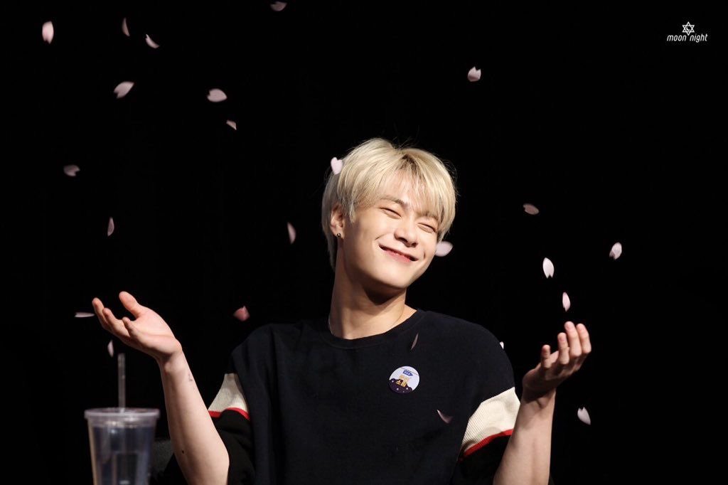 unvrstro's tweet image. two years and nine minutes ago i learned you left. i haven’t looked at the moon the same since. i miss you, and i love you to the moon and back and a million times that.