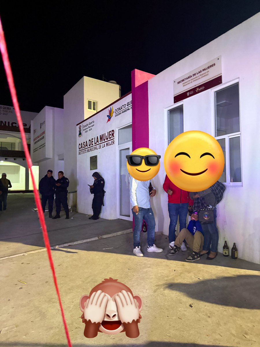 montsearbe's tweet photo. Pueblo mágico 🪄 
Si van a organizar una feria, debería tener contenedores de basura, baños públicos y en un lugar acorde no en vía pública caminando por orines @Edomex @CulturaEdomex #Donatoguerra @delfinagomeza #fypシ https://t.co/jQkdwB0TZQ