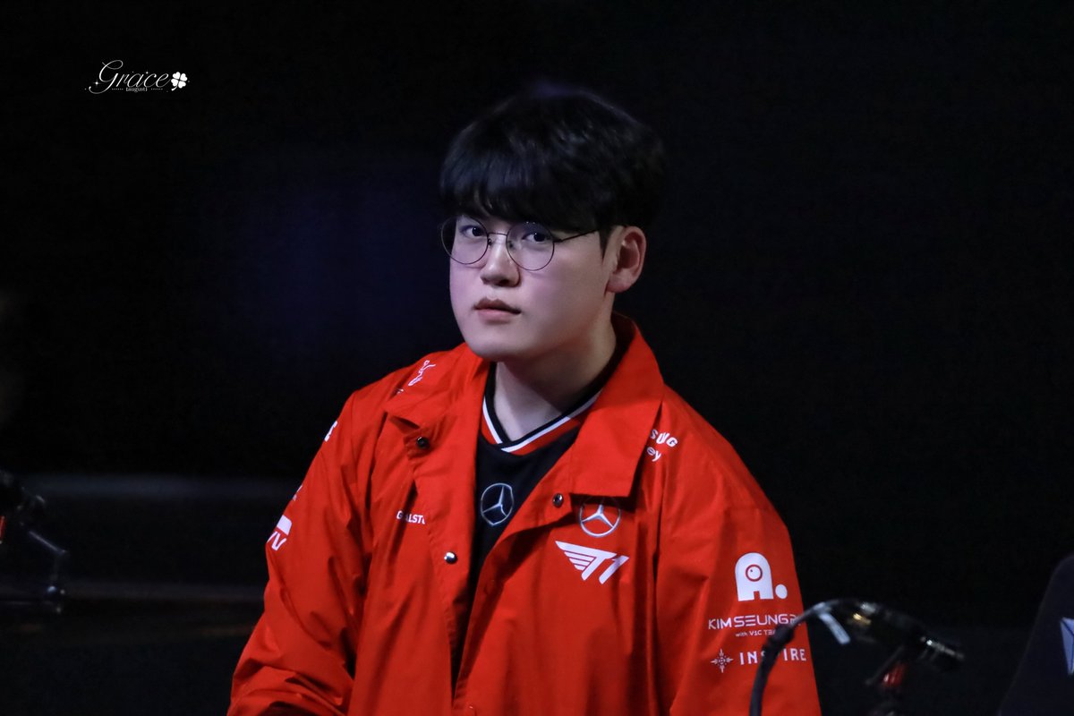 graceus_august's tweet photo. 𝟐𝟎𝟐𝟓𝟎𝟒𝟏𝟖
𝒀𝒐𝒖 𝒂𝒓𝒆 𝒎𝒚 𝒉𝒆𝒓𝒐.

#구마유시 #Gumayusi #이민형 https://t.co/Ovf506VC1k