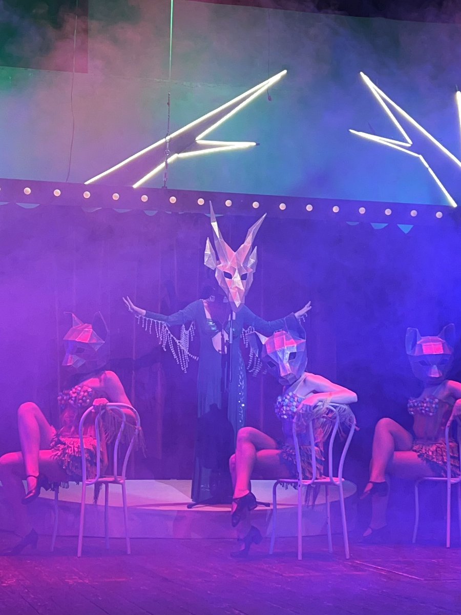 Так, я була на кабаре 
Нарешті