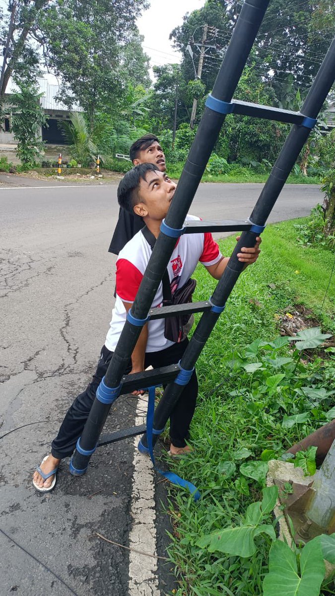 Desa siber indonesia menggunakan starlink <a href="/SpaceXStarlink/">Commentary Starlink 🛰️</a> milik elon musk <a href="/ElonMuskEMP/">Elon Musk</a>  untuk infrastruktur jaringan internet di pedesaan pilot project dipemalang dan mendistribusikan ipv6 publik untuk warga desa melaui akses tersebut dengan menggunakan fiber optic.